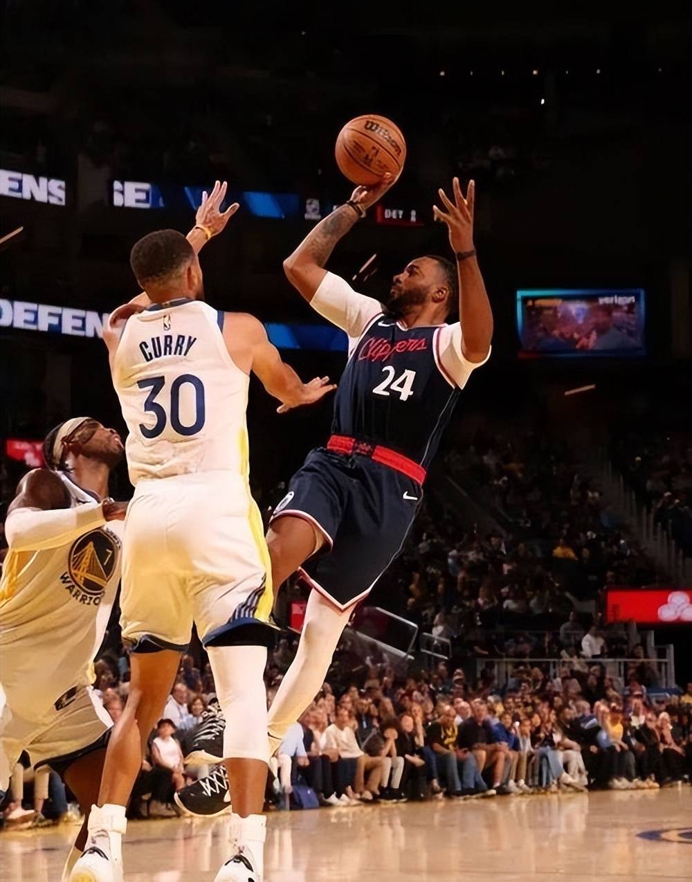 九游体育-逆转之夜！快船最后时刻连续得分取胜，中心欢迎开始.-九游体育